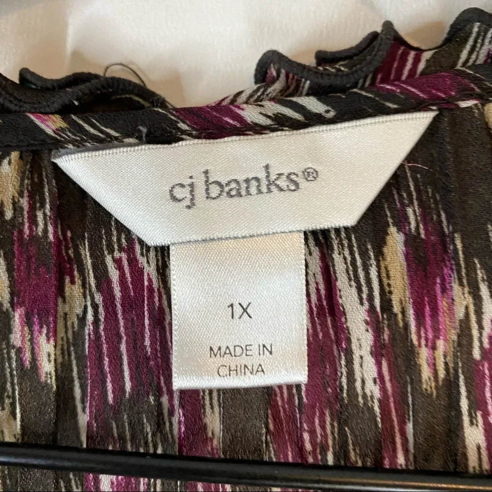 CJ BANKS Women’s Size 1X Blouse Top Shirt Button Down Front V Neck Ruffle Aztec - Picture 7 of 16